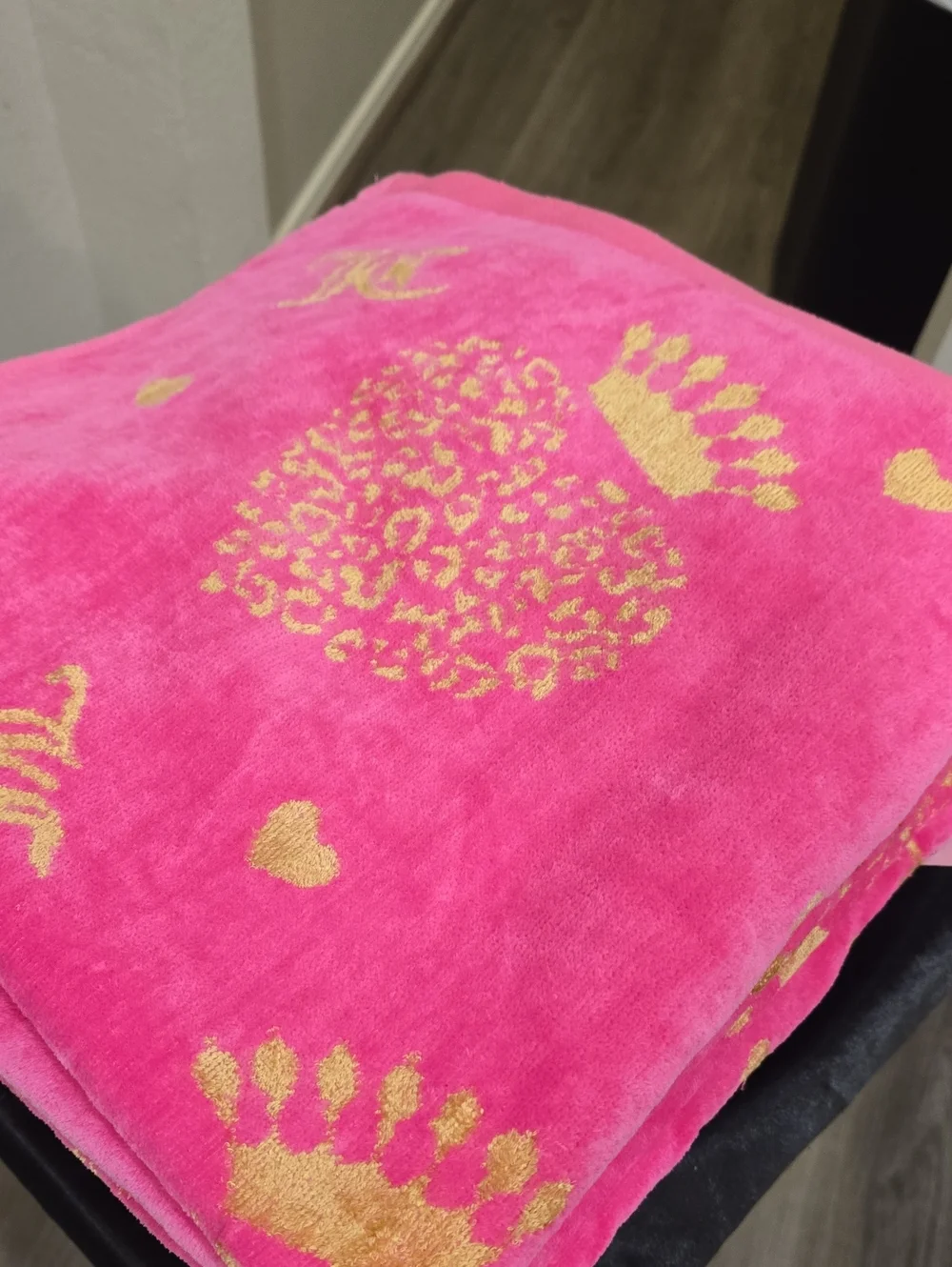 Juicy Couture Home Leopord Heart Crown Plush Bath Towel Set